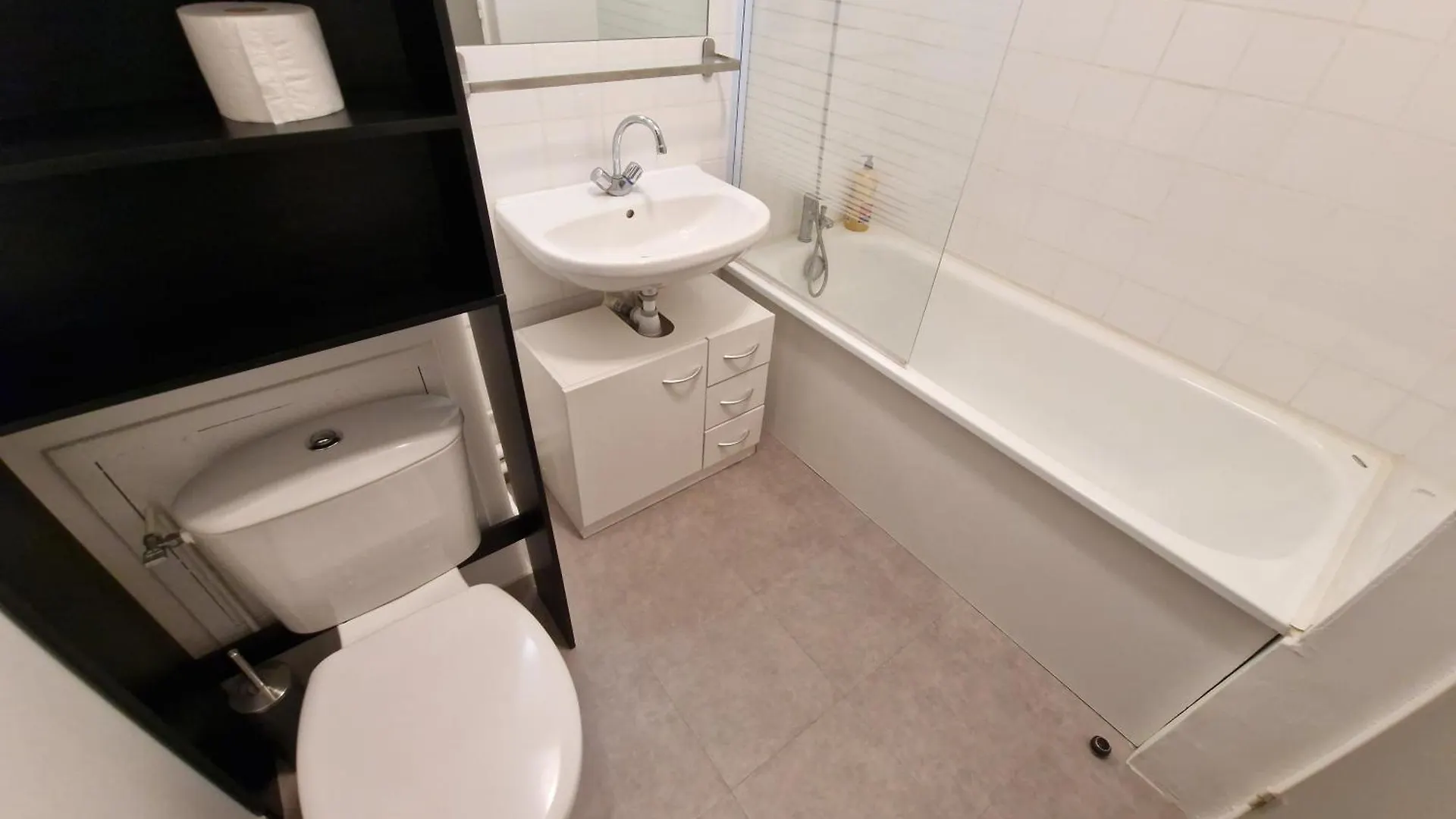 Apartment Studio Tranquille Escale Briochine A 2 Pas Du Centre-Ville Avec Place Parking Prive Saint-Brieuc