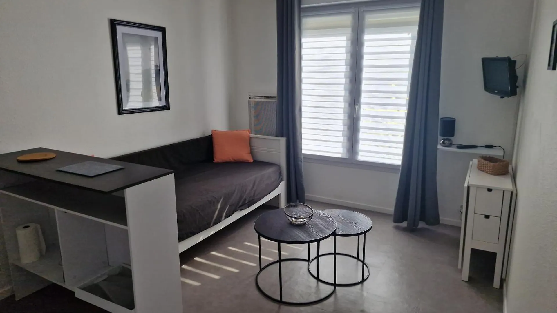 Studio Tranquille Escale Briochine A 2 Pas Du Centre-Ville Avec Place Parking Prive Saint-Brieuc Apartment